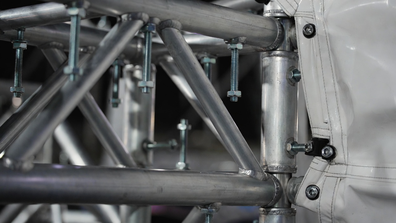 Nudos atornillados de la estructura de aluminio
