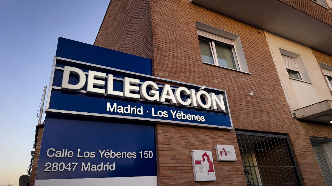 Rótulo de la delegación de Madrid en Calle Los Yébenes 150